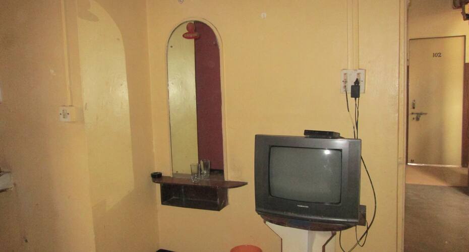 Hotel Sanket Lodging And Boarding, Solapur 3